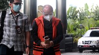 KPK menduga suap untuk Edhy Prabowo ditampung dalam rekening anak buahnya. Salah satu penggunaan uang suap yang diungkap KPK adalah ketika Edhy Prabowo berbelanja barang mewah di Amerika Serikat (AS), seperti jam tangan Rolex, tas LV, dan baju Old Navy.