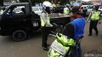 Tidak Pakai Helm, Para Pemotor Ini Ditilang