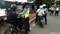 Pengendara yang melanggar langsung ditilang.
