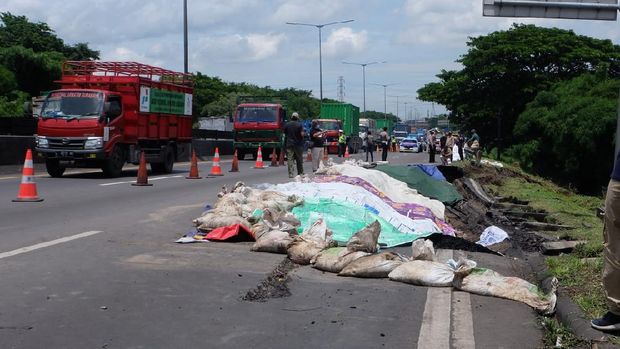 tol surabaya-gempol longsor