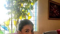 Wanita yang punya nama panggilan Wawa ini sering mengabadikan momen kulinernya di akun Instagram @tsaniamarwa54. Seperti momen ngemil sorenya ini. Foto: Instagram @tsaniamarwa54