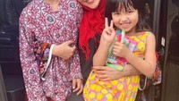 Tak hanya soal hak asuh anak, tetapi juga harta yang diminta kembali oleh Atalarik Syah. Kuasa Hukum Tsania Marwa menyebutkan kalau Atalarik meminta barang seserahan dan cincin tunangannya dikembalikan. Foto: Instagram @tsaniamarwa54