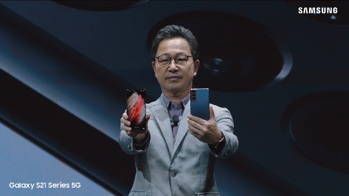 Yoonsoo Kim, Presiden Samsung Electronics Indonesia saat meluncurkan Galaxy S21 di Indonesia