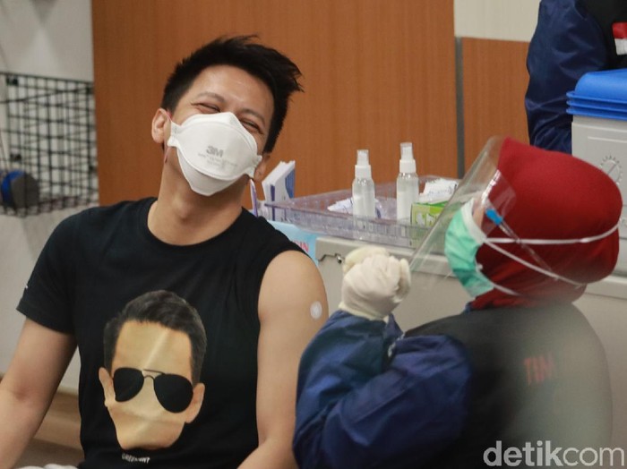 Ariel NOAH jalani vaksinasi tahap 2