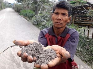 Erupsi Merapi Hasilkan Hujan Abu di Boyolali