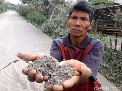 Erupsi Merapi Hasilkan Hujan Abu di Boyolali