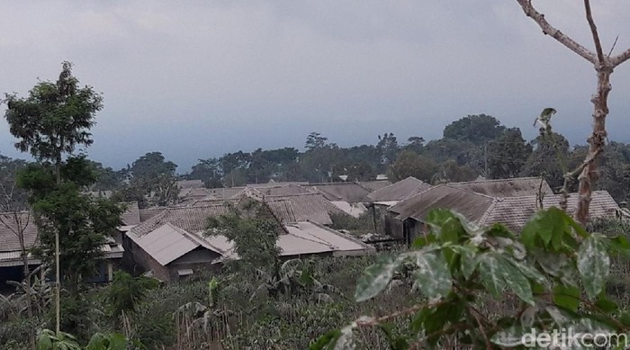 Rentetan awan panas guguran Gunung Merapi pada Rabu (27/1/2021) dari pagi hingga malam, berdampak hujan abu di sejumlah wilayah di Boyolali.