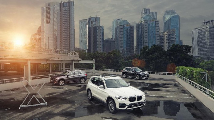 BMW luncurkan 3 seri X.