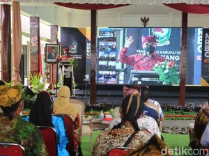 Bupati Anas Minta Camat Fokus Pulihkan Ekonomi di Tahun 2022