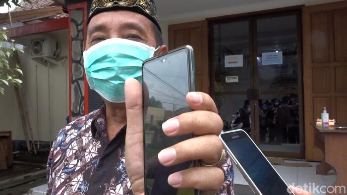 Bupati Rembang Abdul Hafidz saat memenuhi panggilan Bawaslu Rembang, Kamis (28/1/2021)