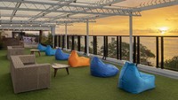 Kalau mau nongkrong di rooftop, traveler juga bisa menikmati sunset, kok. (Grand Inna Kuta)