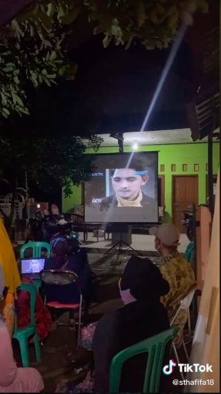 'Ikatan Cinta' Bikin Emak-emak hingga Penjual Seblak Rela Lakukan Hal Ini