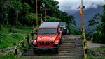 Saat Jeep Wrangler Rubicon Rp 1,708 Miliar Diajak Main Tanah