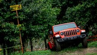 Jeep Wrangler dilengkapi dengan mesin 2.0 Direct Injection Turbo with Etorque, mesin ini akan dikawinkan dengan transmisi 8 percepatan. Foto: dok. Jeep