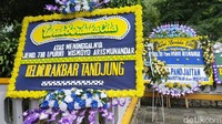 Jenazah Wismoyo Arismunandar saat ini sedang dalam perjalanan ke Astana Giribangun. Rencananya Wismoyo akan disalatkan di Masjid Giribangun sebelum dimakamkan.