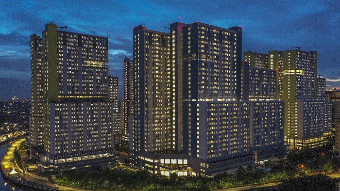Foto aerial suasana Rumah Sakit Darurat Penanganan COVID-19 Wisma Atlet Kemayoran, di Jakarta, Kamis (28/1/2021). Pemerintah melalui Kementerian Kesehatan memberi kesempatan atau mengizinkan semua rumah sakit di Indonesia termasuk rumah sakit swasta jika memiliki fasilitas penanganan COVID-19 untuk memberikan layanan kepada pasien COVID-19 dengan tata cara penanganan sesuai SOP yang berlaku. ANTARA FOTO/Galih Pradipta/hp.