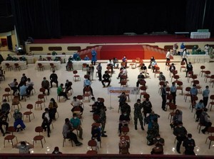Sehari Vaksinasi COVID 3.000 Lebih Nakes di Yogya, Kemenkes Raih Rekor Muri