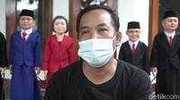 Wayang golek yang terkesan biasa dan jadul, membuat ujang harus memutar otak. Dari keterampilan dan keuletannya, kini ia mampu menciptakan wayang golek karakter yang eksotis. Kesan jadul dan biasa kini sirna ketika melihat hasil karyanya.