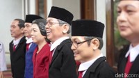 Hasil karyanya dapat di perhitungkan, kemiripan wajah antara wayang golek karakter dengan wajah asli hampir mirip. Lekuk wajah dan bentuknya ia ciptakan serinci mungkin.