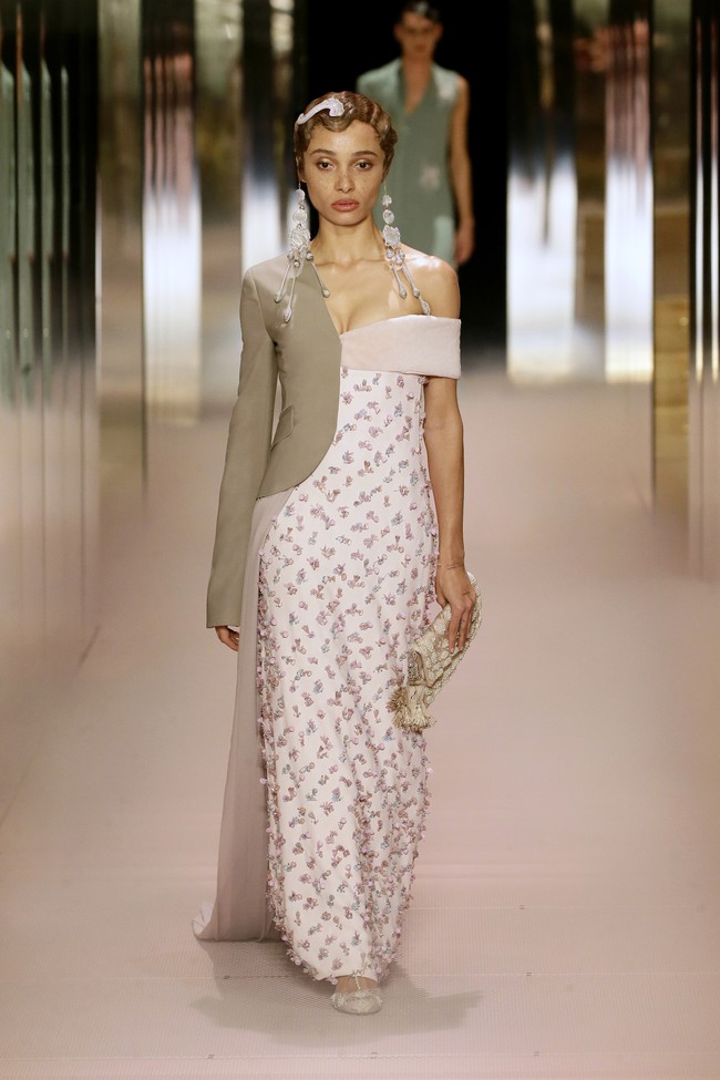 Koleksi Fendi Couture Spring/Summer 2021 bertajuk Orlndo yang terinspirasi dari karya Literatur Virginia Woolf.. Foto: dok. Fendi.