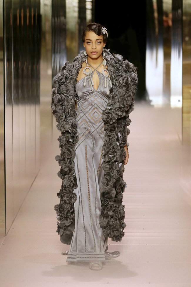 Koleksi Fendi Couture Spring/Summer 2021 bertajuk Orlndo yang terinspirasi dari karya Literatur Virginia Woolf.. Foto: dok. Fendi.