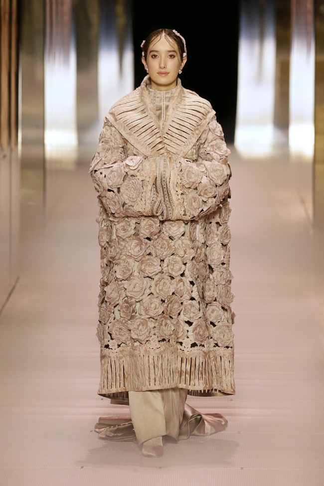 Koleksi Fendi Couture Spring/Summer 2021 bertajuk Orlndo yang terinspirasi dari karya Literatur Virginia Woolf. Foto: dok. Fendi.