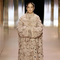 Koleksi Fendi Couture Spring/Summer 2021 bertajuk Orlndo yang terinspirasi dari karya Literatur Virginia Woolf. Foto: dok. Fendi.