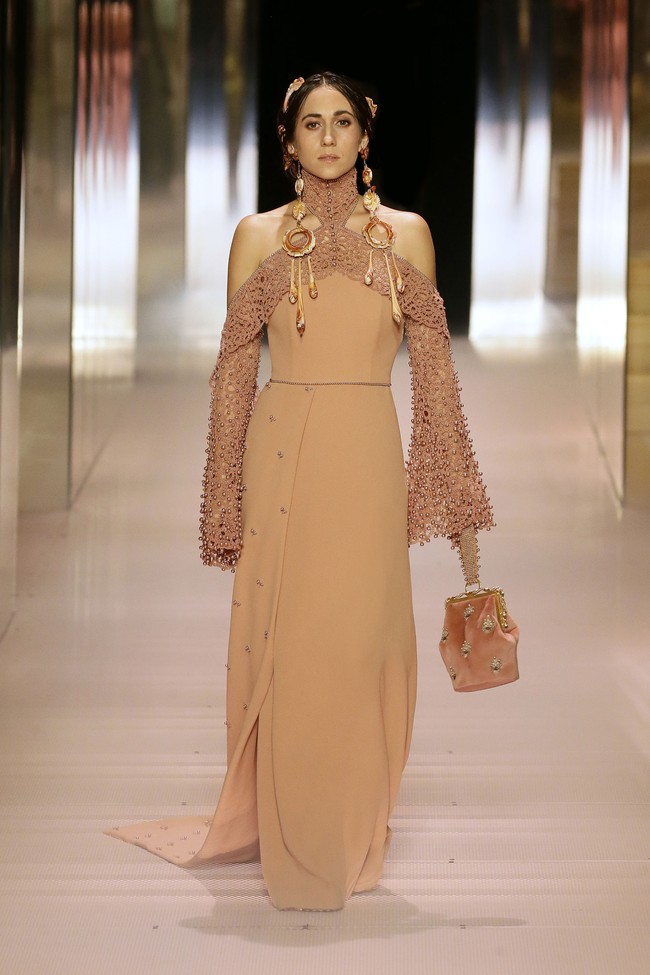 Koleksi Fendi Couture Spring/Summer 2021 bertajuk Orlndo yang terinspirasi dari karya Literatur Virginia Woolf. Foto: dok. Fendi.