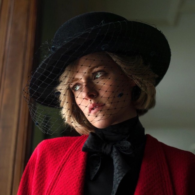 Inilah penampilan Kristen Stewart sebagai Putri Diana di film Spencer. Menyoroti skandal dan perceraian Putri Diana dari Pangeran Charles, film yang disutradarai oleh Pablo Larrain ini rencananya dirilis pada akhir 2021 atau menjelang 25 tahun kematian bangsawan yang dijuluki Peoples Princess itu. Foto: Pablo Larrain via IMDb