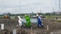 Munadji menambahkan pemakaman COVID-19 di TPU Keputih mulai Maret hingga Desember 2020 lalu, sekitar 2.029 jenazah. 