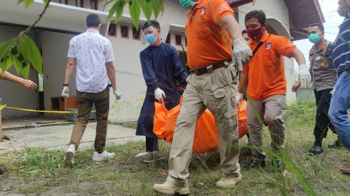 Lokasi penemuan mayat pegawai Pengadilan Tinggi Agama Pekanbaru yang tewas terbakar