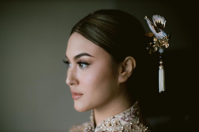 Hubungan Marcella dengan Willy terungkap ketika ia membuat vlog mengenai baju pengantin. Foto: Instagram @marcelladaryanani