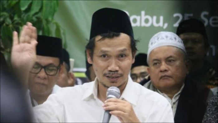 Menikmati Islamnya Gus Baha Menikmati Islamnya Gus Baha