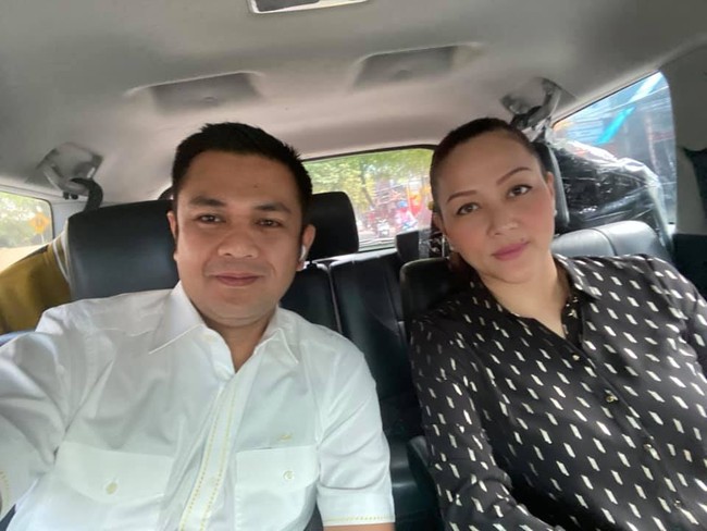 Ini dokter cantik dari Manado yang saat ini tengah jadi pembicaraan publik. Michaela Elsiana Paruntu adalah istri dari wakil ketua DPRD Sulawesi Utara James Arthur Kojongian yang kepergok selingkuh dengan wanita bernama Angela. Foto: Facebook Michaela Elsiana Paruntu