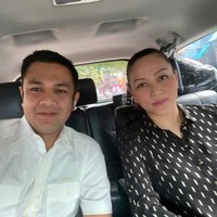 Ini dokter cantik dari Manado yang saat ini tengah jadi pembicaraan publik. Michaela Elsiana Paruntu adalah istri dari wakil ketua DPRD Sulawesi Utara James Arthur Kojongian yang kepergok selingkuh dengan wanita bernama Angela. Foto: Facebook Michaela Elsiana Paruntu