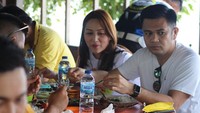 Michaela Elsiana Paruntu sendiri merupakan adik dari Bupati Minahasa Selatan, Tetty Paruntu. Michaela juga dikenal sebagai wanita dengan segudang prestasi di Sulawesi Utara. Foto: Facebook Michaela Elsiana Paruntu