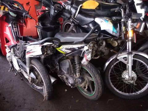 Mobil yang disopiri bocah 13 tahun menabrak enam motor hingga satu pemotor tewas di Bantul, Kamis (28/1/2021).