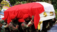 Jenazah mantan Kepala Staf Angkatan Darat (KSAD) Jenderal TNI (Purn) Wismoyo Arismunandar dimakamkam di Astana Giribangun, Matesih, Karanganyar, Jawa Tengah.