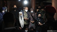 Selain Pangkostrad, tampak hadir di pemakaman ini beberapa petinggi TNI di antaranya, Pangdam IV/Diponegoro Mayjen TNI Bhakti Agus Fadjari dan Gubernur Akmil Mayjen TNI Totok Imam Santoso, dan Danrem 074/Warastratama Kol Inf Rano Tilaar. Putri mantan Presiden Soeharto, Titiek Soeharto, mengenang Wismoyo sebagai pribadi yang tegas dan dekat dengan semua orang. Titiek mengaku berduka mantan pengawal ayahnya itu meninggal dunia.