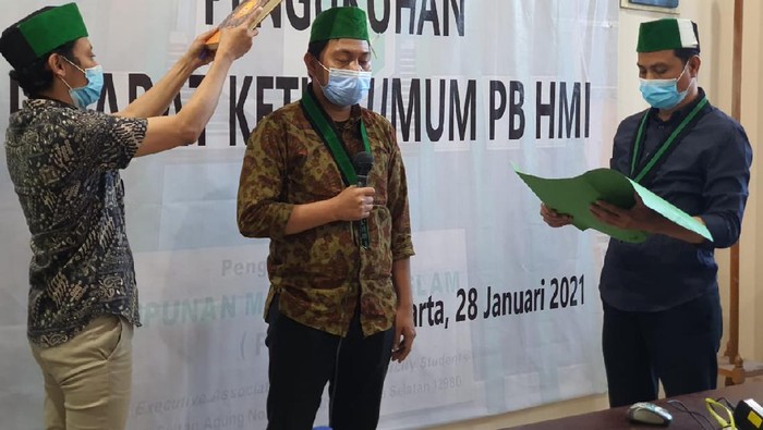 Alumni Univesitas Hasanuddin Makasar Abdul Muis Amiruddin resmi dikukuhkan sebagai Pejabat Ketua Umum Pengurus Besar Himpunan Mahasiswa Islam (PB HMI).