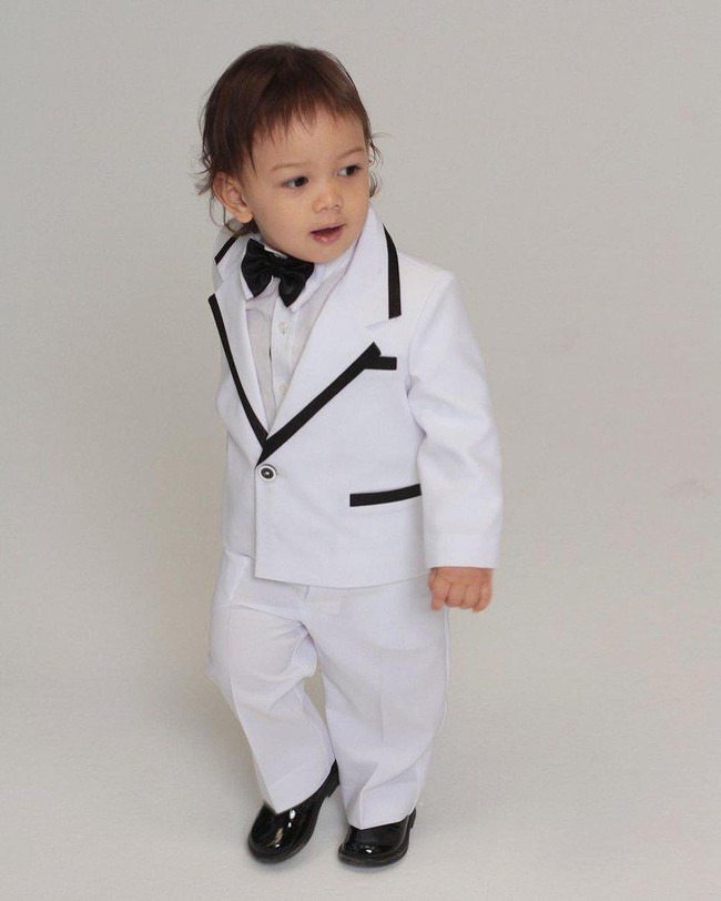 Okasana mengaku kini lebih berani mengunggah potret putranya karena dia telah menolak tunjangan dari sang sultan. Foto: dok. Instagram