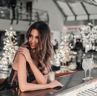 Sebelumnya, Oksana mendapatkan tunjangan ratusan juta, namun dia memiliki banyak ancaman dari pihak Istana. Oksana tidak boleh memamerkan foto Leon di Instagramnya. Foto: dok. Instagram