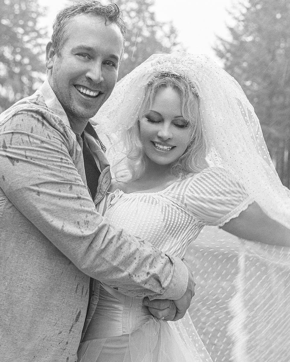 pamela anderson menikah