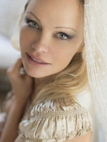 pamela anderson menikah