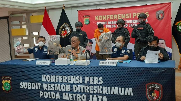 Pecatan polisi ditangkap melakukan penipuan