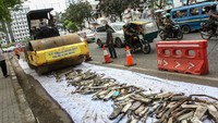 Satuan Lalulintas Polrestabes Medan memusnahkan sedikitnya 2000 knalpot.