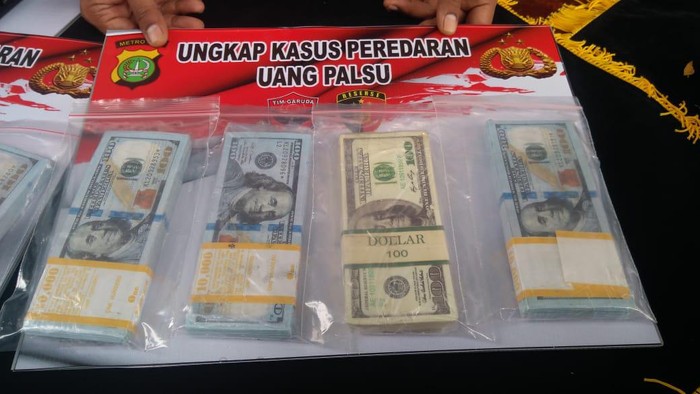 Polres Bandara Soetta menangkap 3 pengedar dolar palsu senilai Rp 1,4 miliar