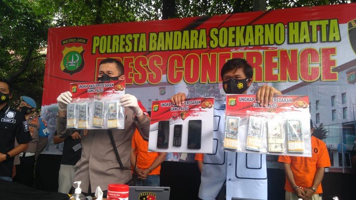 Polres Bandara Soetta menangkap 3 pengedar dolar palsu senilai Rp 1,4 miliar