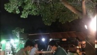Aktifitas pengunjng di cafe-cafe ala anak muda