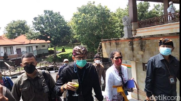 Sandiaga ngantor di Bali